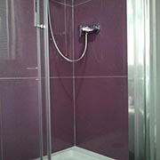 Trasformazioni in armonia con gli ambienti grazie ai rivestimenti alti in Corian e marmoresina